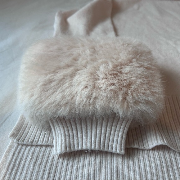 Saks fifth avenue sweater with fur cuffs - Picture 3 of 5